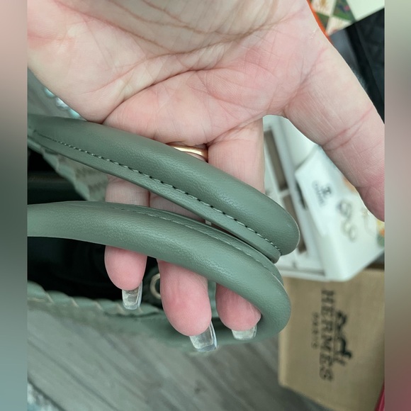 ✨🎁🎁Anne Klein Green Woven Tote Bag with Pouch✨NEW - Picture 13 of 14